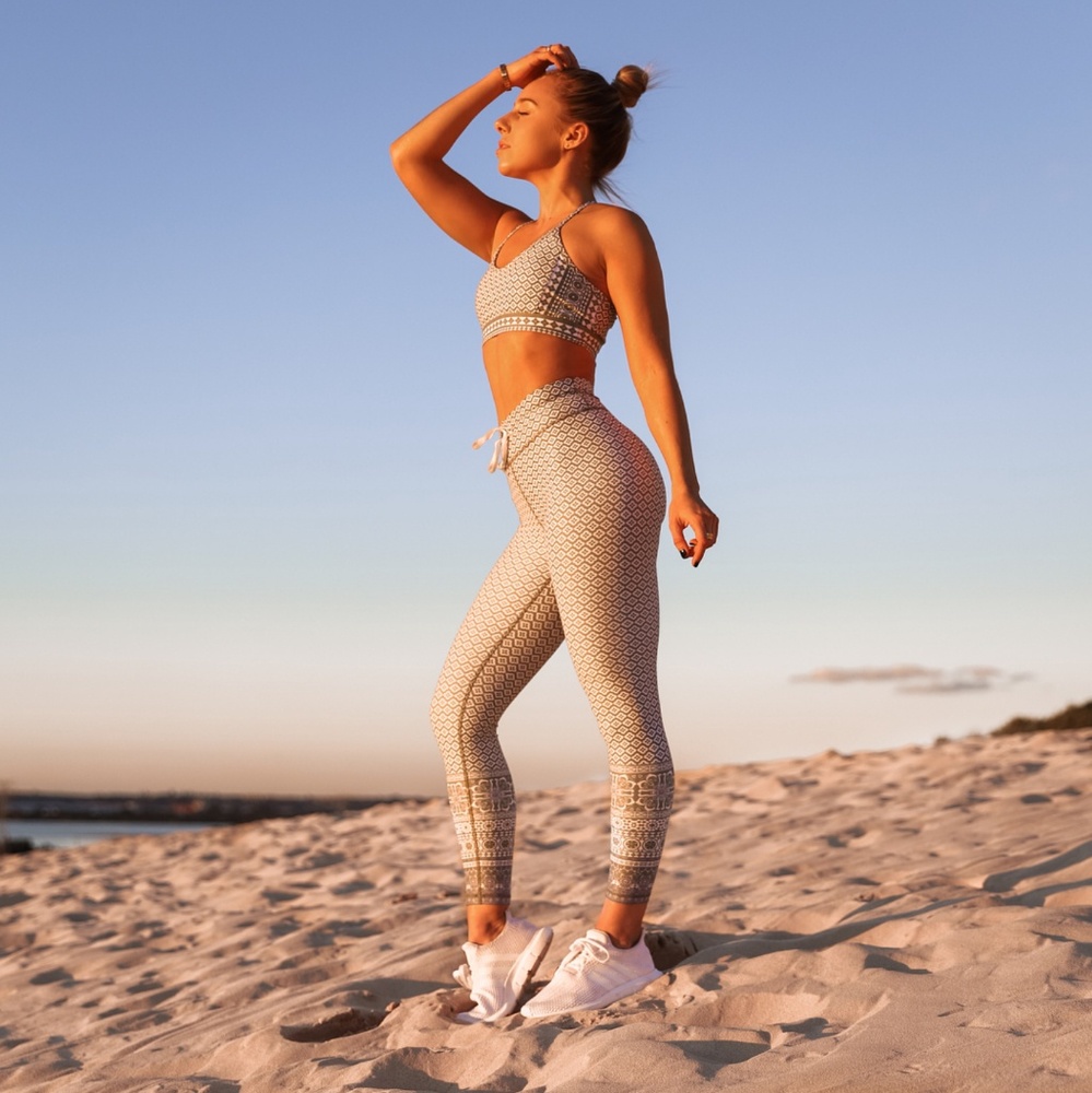 Sarahs Day x White Fox Active